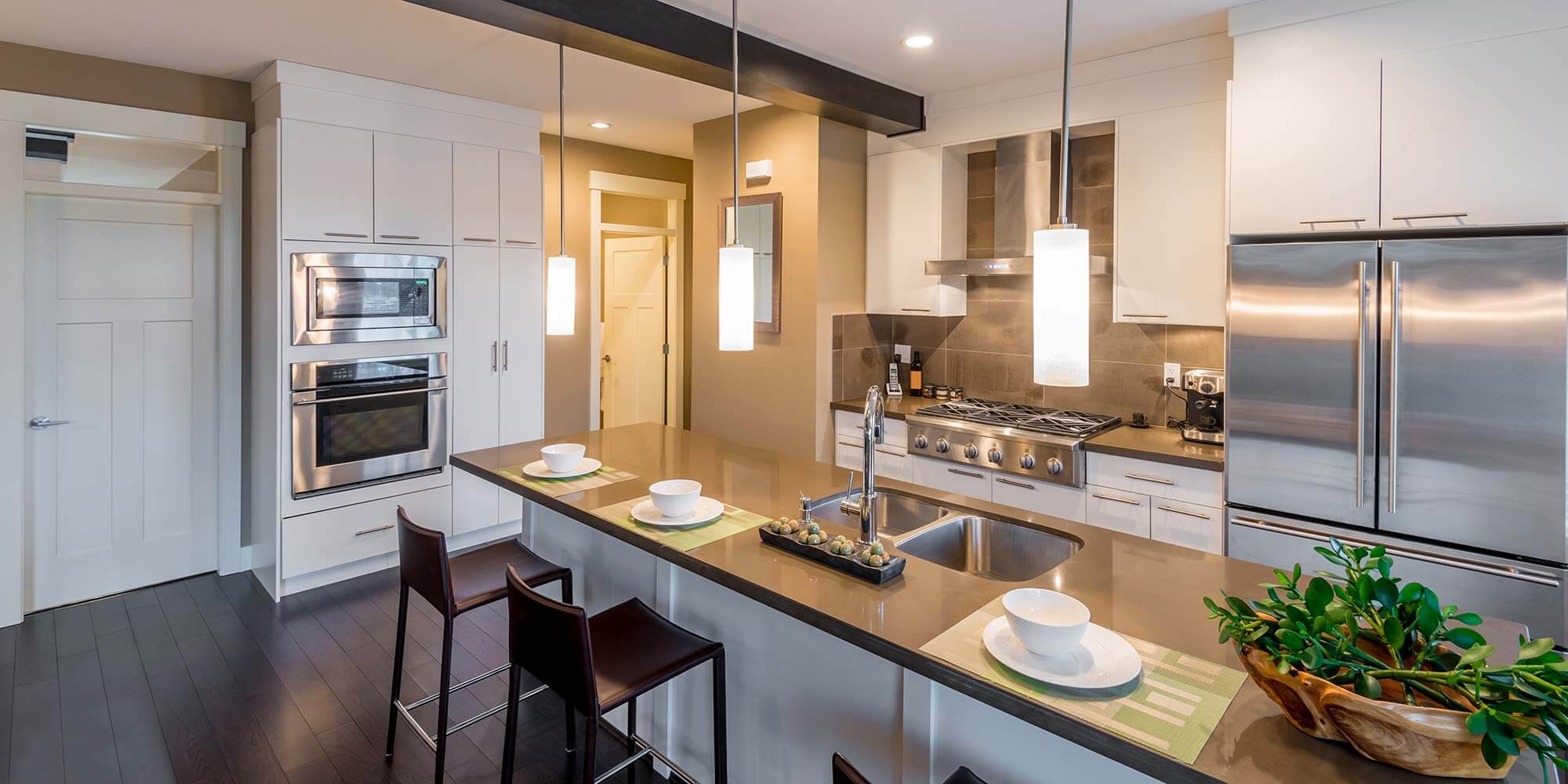 Modern kitchen with breakfast island